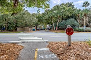 5-Min Walk to Beach - Coligny - Pool - OceanBreeze
