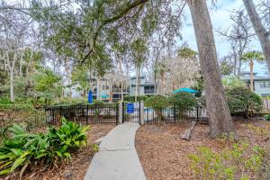 5-Min Walk to Beach - Coligny - Pool - OceanBreeze