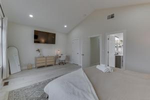 Indy Getaway with Game Rooms and Big Deck