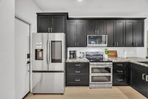 Modern 4BR Retreat in Prime Gilbert Location