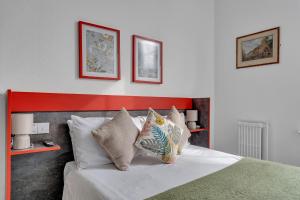 Luxury Apartment with Bar, Parking and Pool Table & More