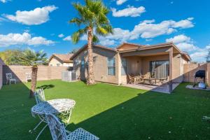 Spacious 3BR Home Patio Grill Sleeps 6 DT