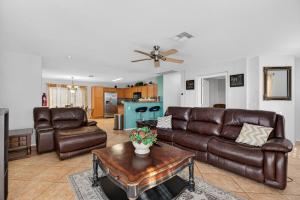 Spacious 3BR Home Patio Grill Sleeps 6 DT