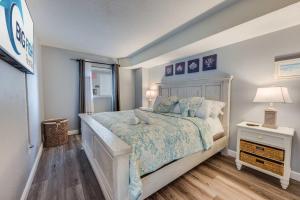 Bay Watch 2BR Oceanfront Condo w Hot tubs & Pools