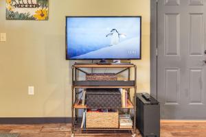 10 Mi to Downtown Clarksville Studio with Patio!