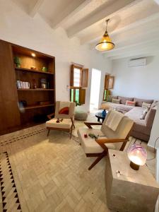 Riad chic & intimiste, piscine chauffée, ptit dej