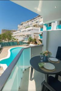 Apartment Holiday Bonanza