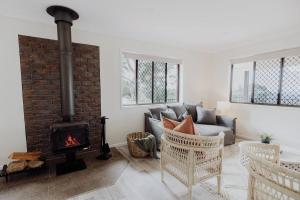Acreage property, pet friendly, outdoor campfire