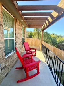 NEW Stunning Views & Lake Access Villa