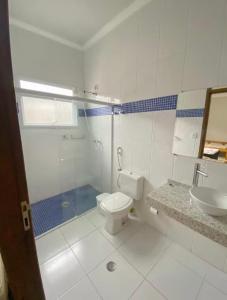 Casa com Piscina, ar e churrasqueira a 1 quadra da praia