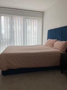 2 bedroom 2 bathroom Luxe Apartment Royal Wharf