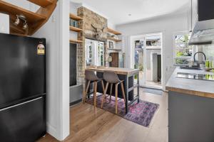 Sydney Central Terrace House with Private Rooftop Deck