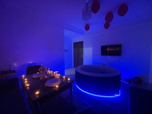 Luxury Jacuzzi Apartment with Romantic Decoration