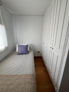 Dormitorio cerca de parque en buen barrio