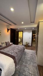 Luxurious 2 beds Apartment at Cairo Dokki Located primarily in Mossadak street
