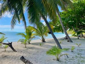 Villa Dua-Beachfront Sunset Peaceful Garden Villa