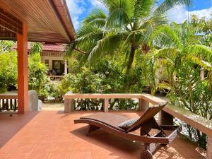 Villa Dua-Beachfront Sunset Peaceful Garden Villa