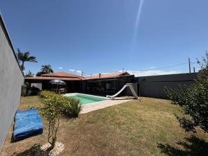 Paraíso Familiar com Piscina a Poucos Passos do Mar