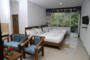 HILL SIDE RESORT - Ella