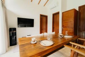 Hazelnut 1 - 2BR Cozy Wood Style Modern Escape GWK