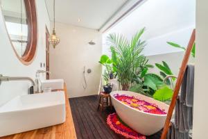 Villa Sofra 2BR Private Pool, 350mbps WiFi- Bingin