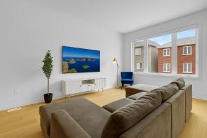 5 Bedroom Estate that Sleeps17 with 65 inch TV with Free Parking