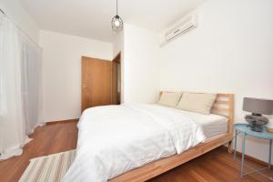 Holiday Home Seafront Escape - Happy Rentals