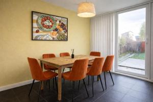 Spacious 3 Bedroom Manchester House for single & Group accommodation upto 10 guests