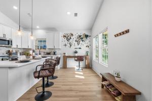 Pelican Landing - Minutes from NAS and Downtown