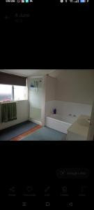 Budget holiday room one Spring street