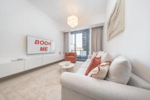 Free housekeeping visits during your stay - StayShort - Spacious Marina Stay for 6 with Canal Views