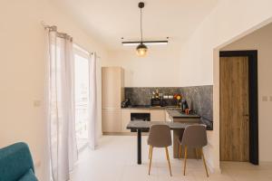 Charming Studio & 1BR Apartments Near Sea by Beyond air! Great Location!