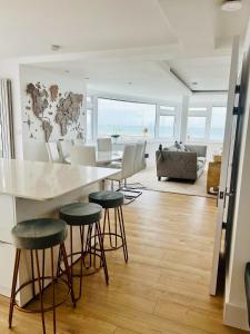 The Beach House Worthing 5 Bedrooms 3 Bathrooms Hot Tub BBQ