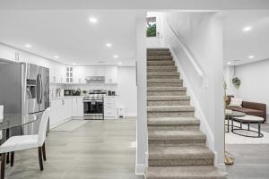 Luxury Estate Renovated with 5 BD and 65 inch TV