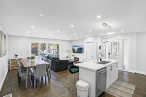 Luxury Estate Renovated with 5 BD and 65 inch TV