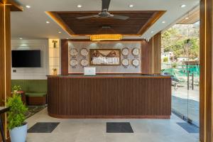 Perfectstayz Premium Kapilaz with Rooftop Pool & Cafe, Bhimtal