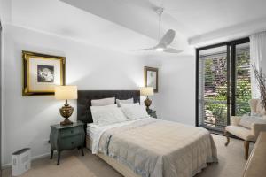 Burleigh Penthouse - Steps from the Beach