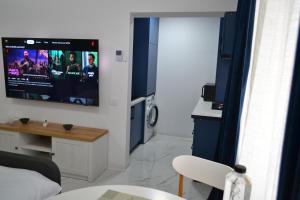 Studio în Centru - Cinema Smart TV 165cm cu Netflix 4k Premium - Hbo