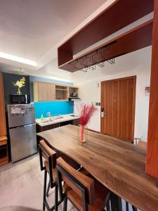 1 bedroom Service Aprtmnt 2pax allows other 4pax 25011 in Cubao Quezon City
