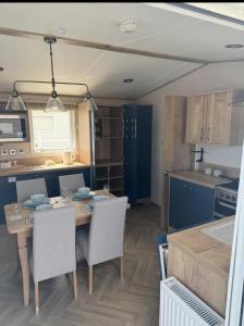 8 birth lodge Broadland sands