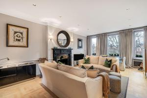 Exclusive Cadogan Square with Private Elevator