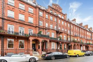 Exclusive Cadogan Square with Private Elevator