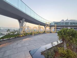 Stylish 2BR Apartment Skyz By Danube Arjan