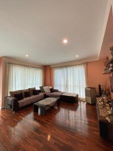 6A SANTUBONG SUITES by MF