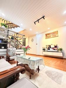 Ben Gold House