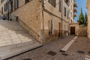 FRGK Historic 1BR Apartment Walk to Palais UltraFast Wi-Fi Central Cannes