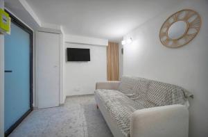 FRGK " JAURES Duplex Central Cannes Quiet Courtyard with Mezzanine 100m from Train Station