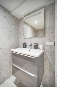 FRGK " JAURES Duplex Central Cannes Quiet Courtyard with Mezzanine 100m from Train Station