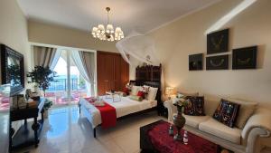 Authentic Arabian at Pearl- Free & Private Beach Access 1007