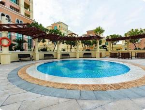 Authentic Arabian at Pearl- Free & Private Beach Access 1007
